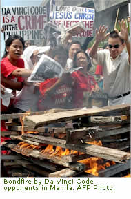 Bondfire by Da Vinci Code opponents in Manila